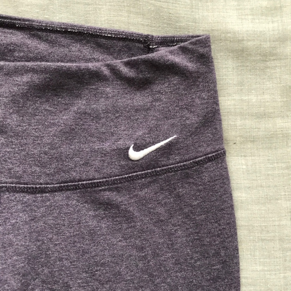 Women’s Nike Capri Dri-Fit Athletic Leggings - Picture 2 of 4